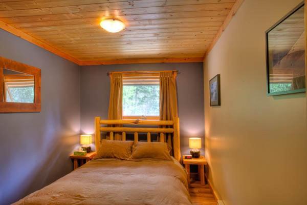 Mount 7 Lodges Голден Номер фото